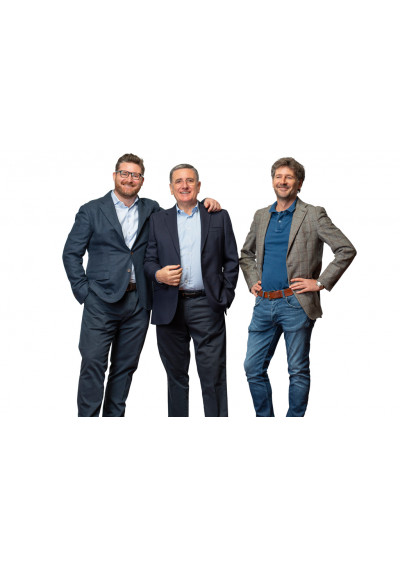 Önologe Adriano Dal Bianco und seine Söhne Federico und Filippo (rechts) zeichnen verantwortlich für besten Prosecco & Co.